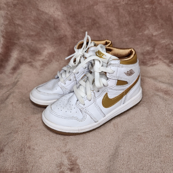 Nike Jordan 1 Retro High OG Metallic Gold Unisex Baby Shoes Size 9c Boy Girl